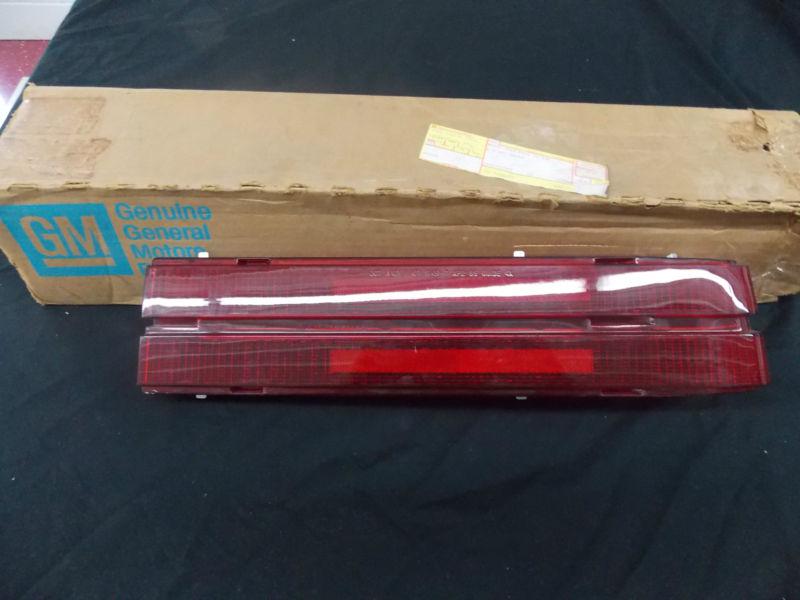 1984 84 1985 85 buick skylark tail light lamp lens rr right side nos 16502672 nr