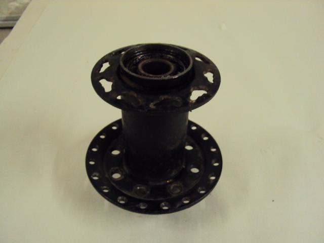 Triumph rear wheel hub  pre unit    4