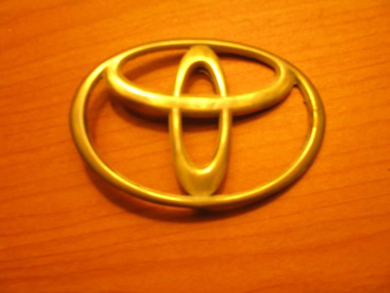 Toyota trunk emblem