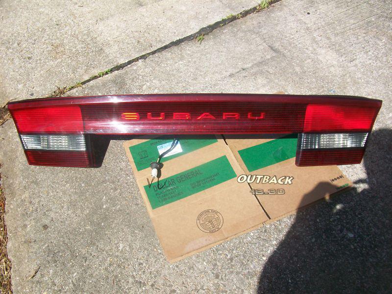 01 02 03 04 subaru legacy sedan center taillight tail light - trunk tag light