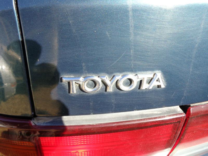 Toyota emblem on trunk 92 93 94 95 96 toyota camry turquoise 4 dr sedan 2.2 oem