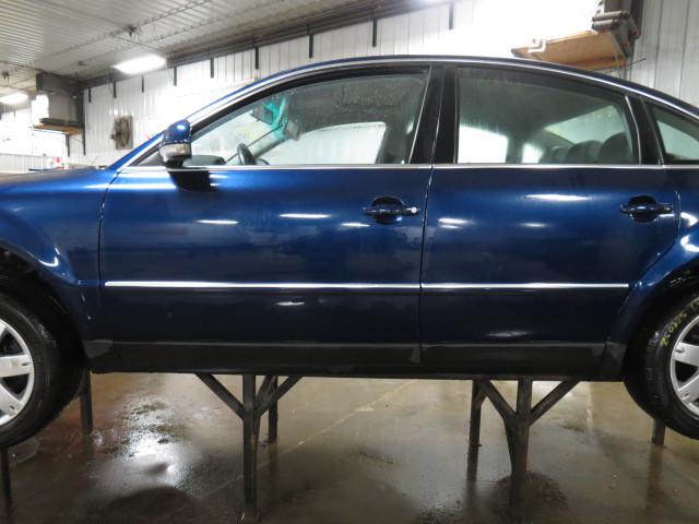 2005 volkswagen passat front door left 2530557