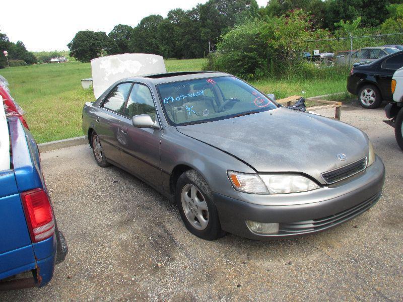 97 98 99 00 01 lexus es300 light rear side door 192341