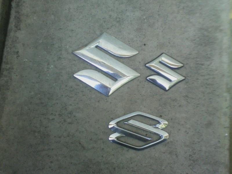 Suzuki emblem lot