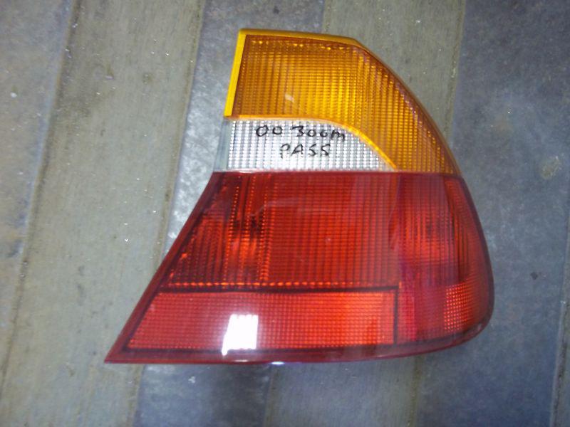 Passenger tail light 2000 chrysler 300m