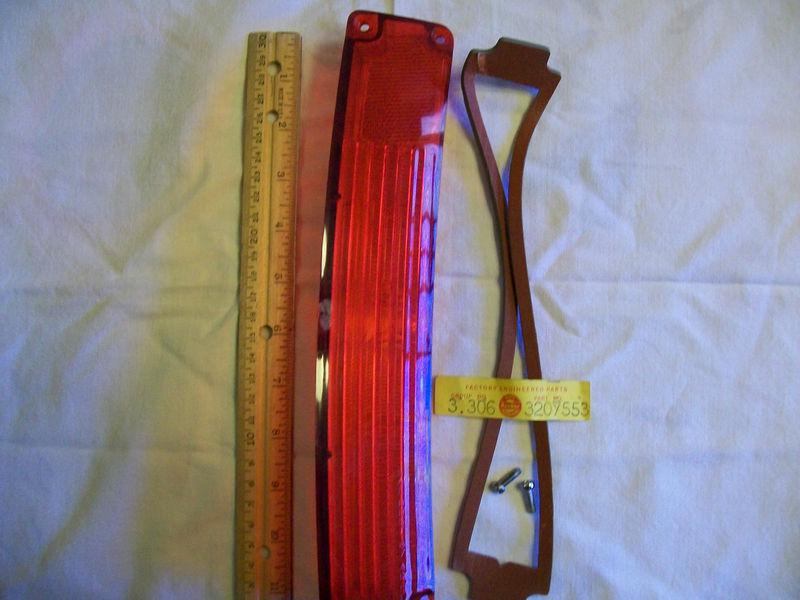 Vintage 1967 amc rambler tail light lens p/n 3207553 n.o.s.w/gskt&screws