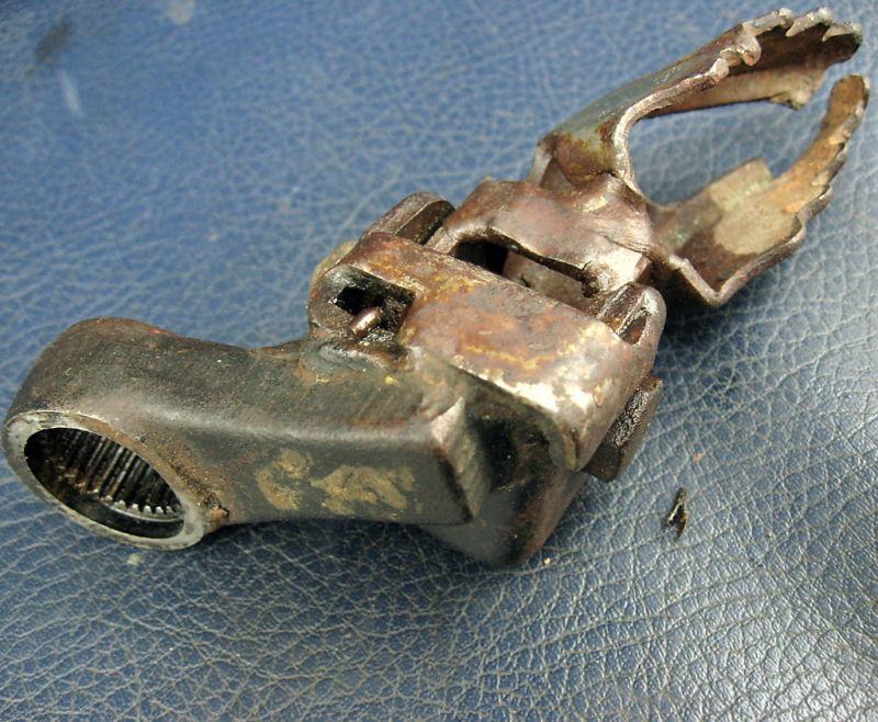 Yamaha dt250 dt400 left front footpeg w bracket 1977 1m1-27412-00-00