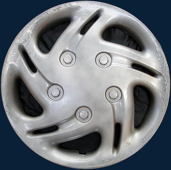 '95 96 97 98 99 00 dodge stratus / plymouth breeze hollander # 504 hubcap used