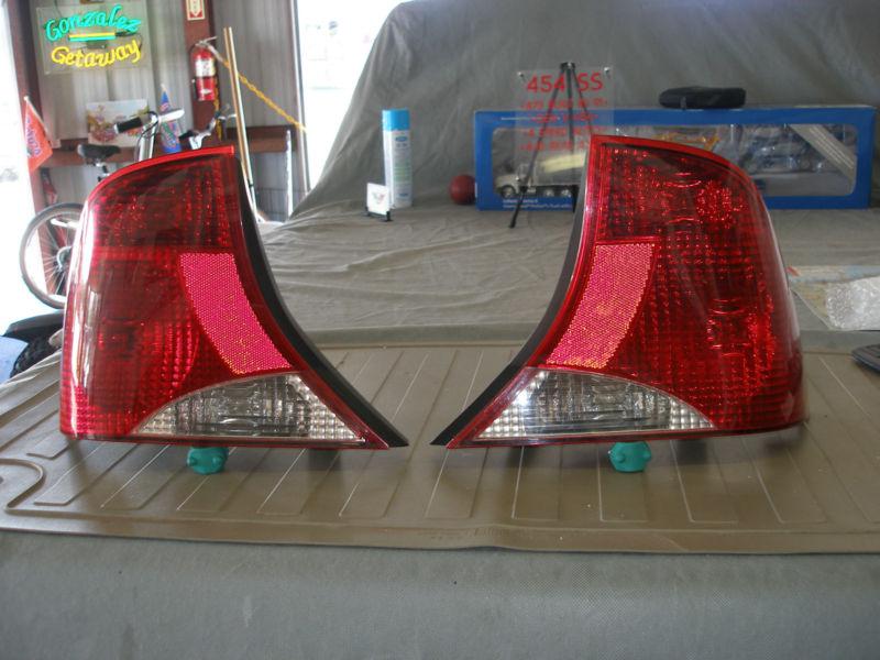 00-04 ford focus 4 door sedan oem tail lamps pair  lh & rh  