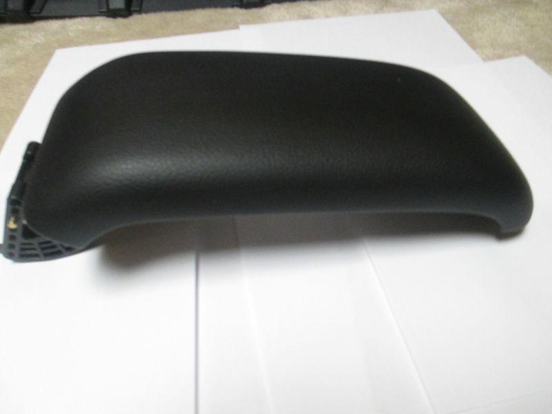 New, nissan brand oem versa floor console replacment armrest lid or cover 2012