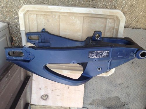 Gsxr swingarm blue  61000-14j00-yap   61000-14j00-yua