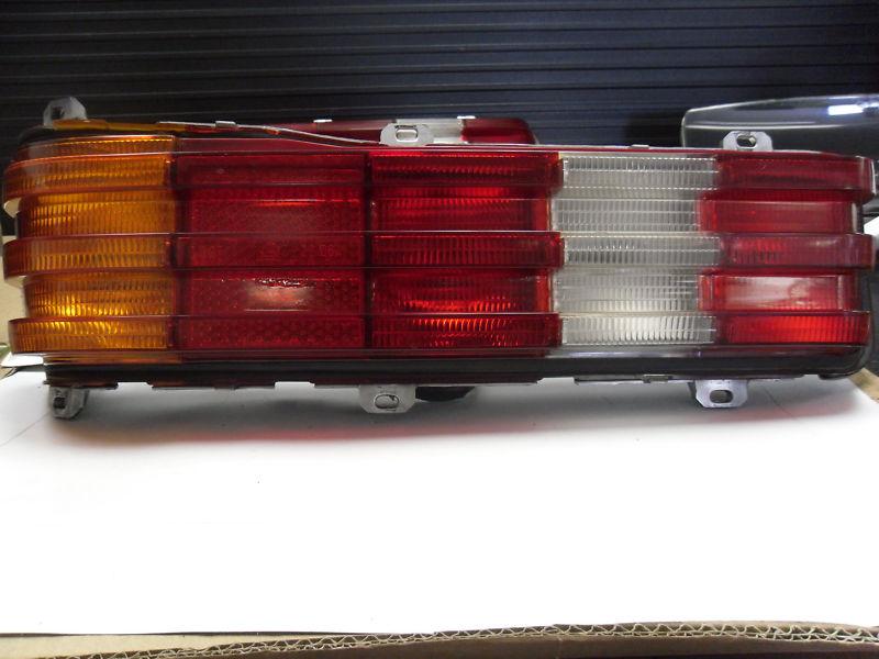 Genuine oem 77-85 mercedes-benz w123 240d 300d 280e 230e driver lh tail light !!