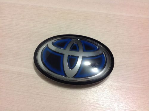 Toyota 53141-47012 53141-47011 precrash emblem prius camry avalon highlander