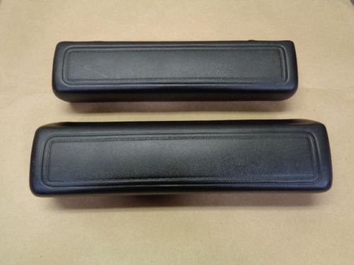 66-70 b-body arm rest pads rear black 9&#034;