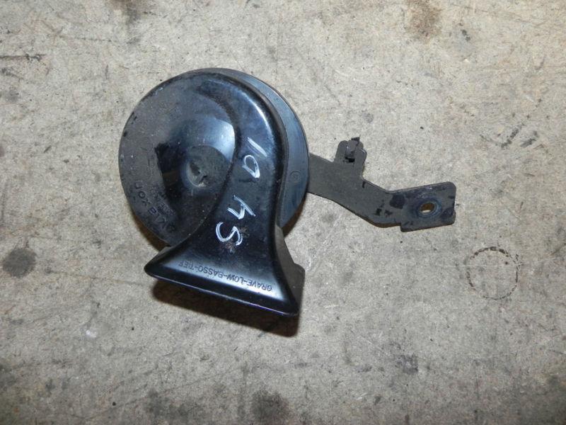 99 00 01 02 audi a4 s4 b5 low tone horn w bracket oem