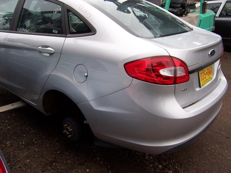 13 ford fiesta r. rear side door 4 dr sdn elec