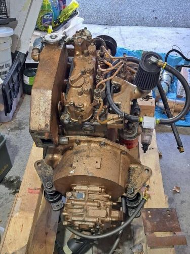 Universal m25 , marine diesel engine , 21 hp with transmission refurbished