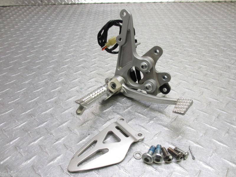 2011 09 10 11 12 suzuki gsxr1000 gsxr 1000 oem right brake pedal peg rearset set