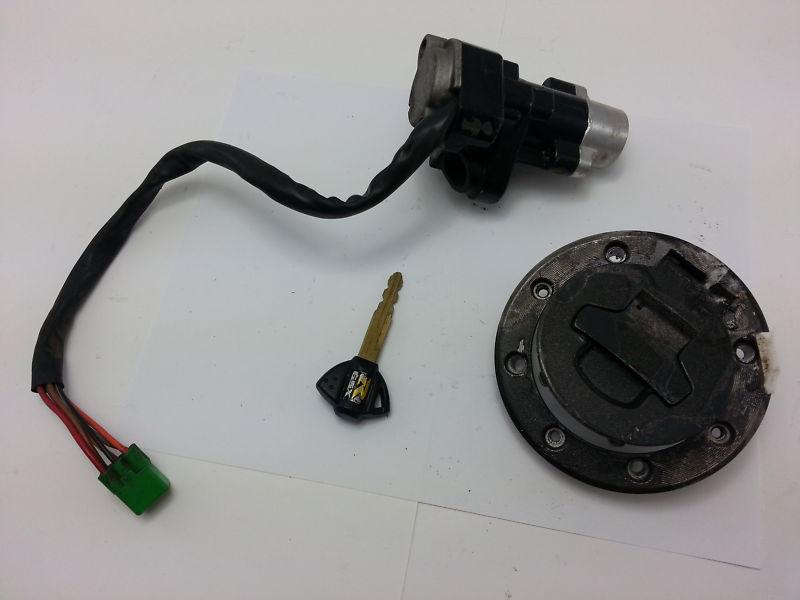 00 01 02 03 gsxr 600 / 750 / 1000  ignition lock & gas cap with key