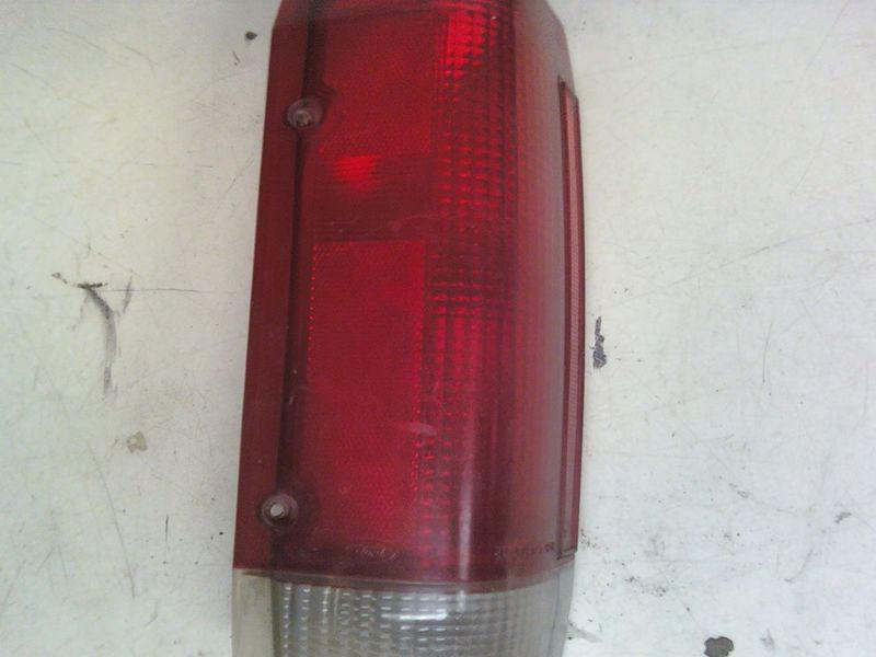 87 88 89 ford f 150 250 350 tail light left  side / driver styleside - rectangul