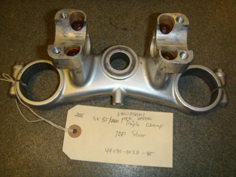 2005 kawasaki kx85 fork upper triple clamp silver 44039-0023-45