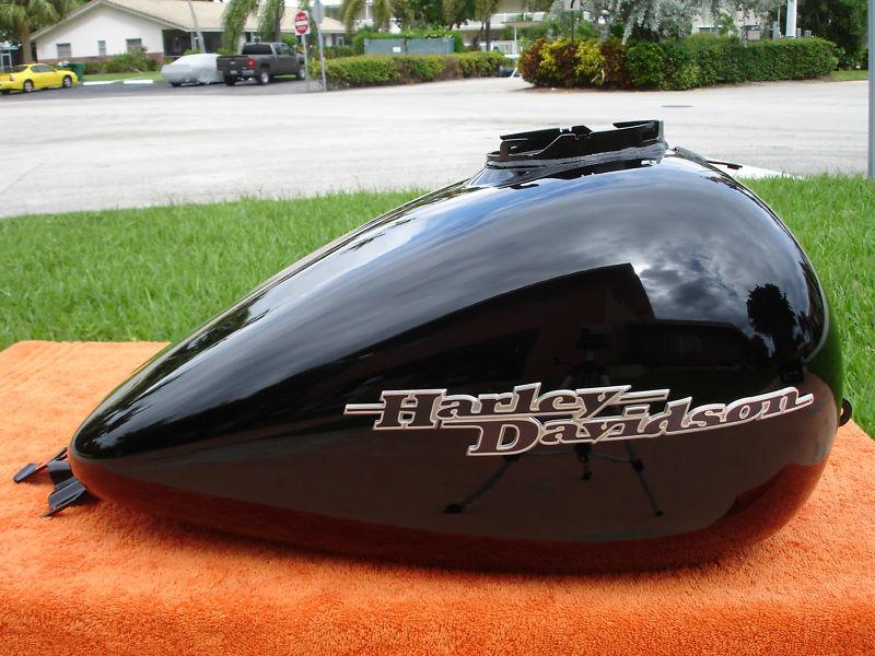 Harley davidson 2012 touring street glide flhx vivid black gas tank no reserve 