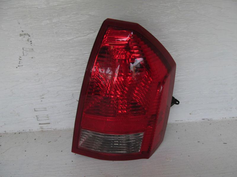 Chrysler 300 tail light  rh 05-07