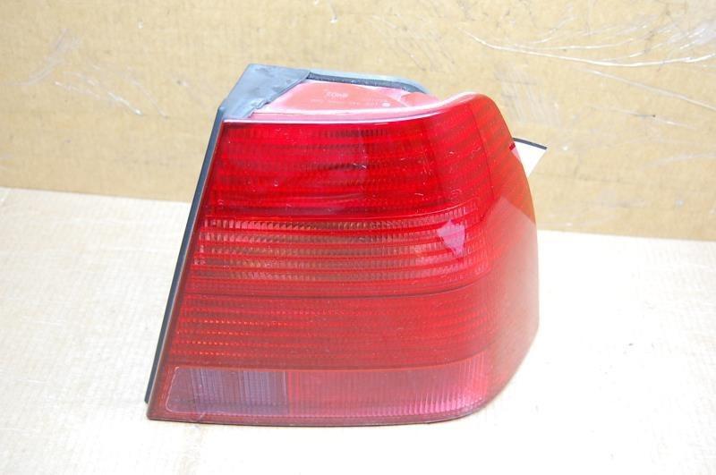 99 00 01 02 03 vw jetta right tail light sedan 1j5 945 096 s