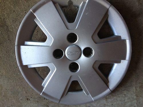 Ford focus hub cap