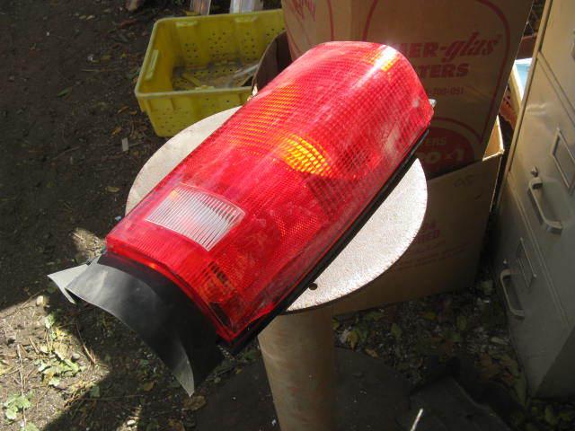 1988-90 dodge caravan, plymouth voyager rh tail light