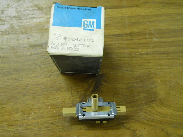 Vintage gm switch 1242101 nos nwe in box nib