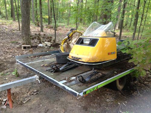 Arctic cat 2 place trailer and ski doo Élan snowmobile