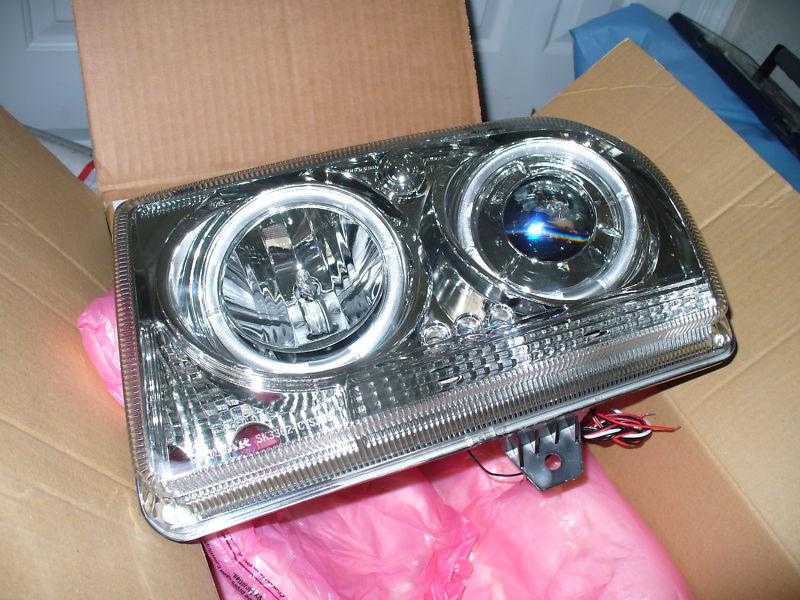 Ntr2126 2005-2010 chrysler 300 angel eye projector w/ l.e.d. chrome/ clear