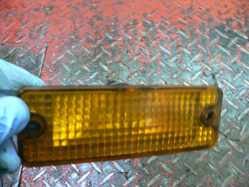 84 pontiac fiero right front turn signal assemlby