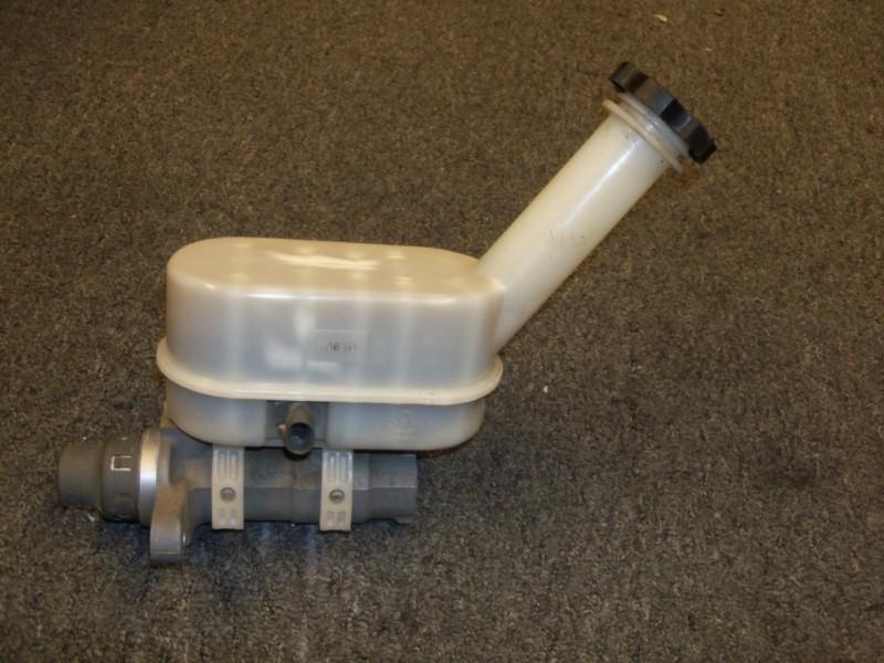 2007-2012 oem gmc acadia chevrolet traverse brake master cylinder 22823315