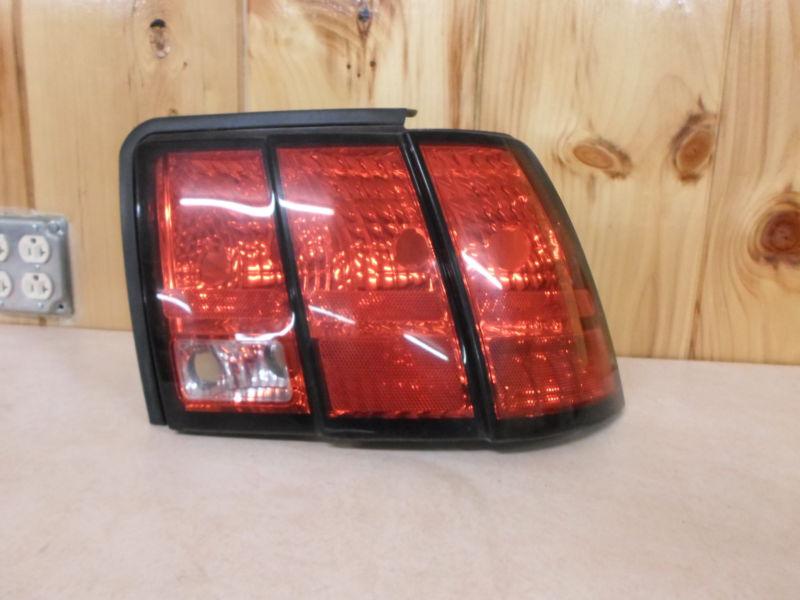 1999 ford mustang passenger side taillight