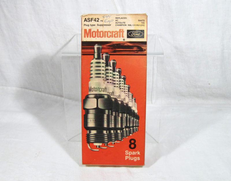 Box of (8) vintage motorcraft (ford) asf42 spark plugs - dated 1966