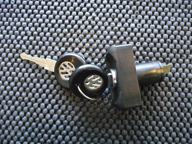 New 1992 golf lock cylinder for rear trunk