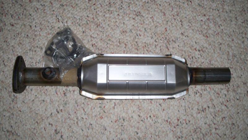 New 1999 2000 2001 2.2 cavalier exhaust catalytic converter 99 00 01