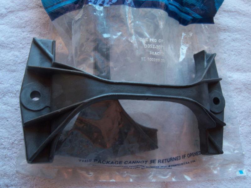 Nos 1974 1975 1976 1977 ford mustang ii battery hold down bracket d3sz-10718-b 