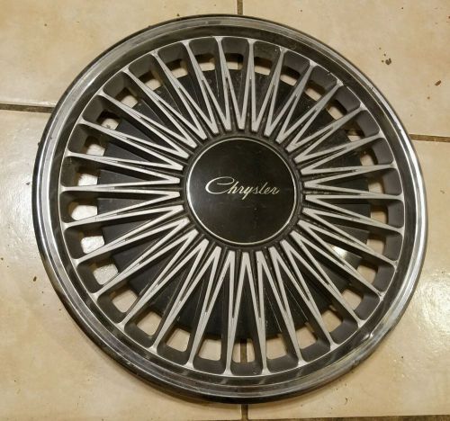 Oem 1990-92 chrysler new yorker lebaron 14&#034; deluxe hubcap wheel cover pn 4472016