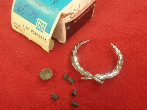 Nos new 1964 1965 cadillac roof emblem fleetwood 60 special sedan 64 65 wreath