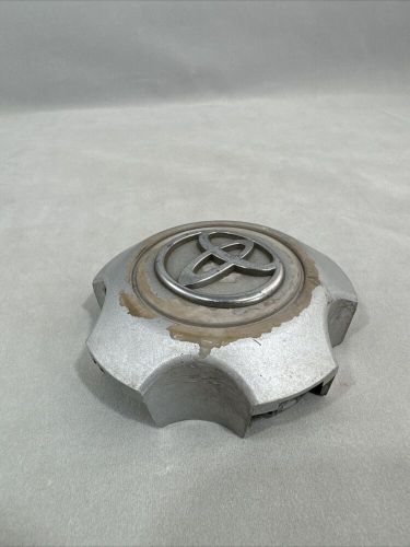 Single oem 2001-2007 toyota highlander hyper silver center cap 42603-48020