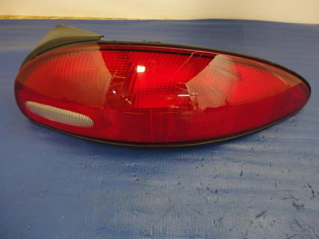 1998-2001 chrysler concorde, 300, and intrepid tail lamp; right side