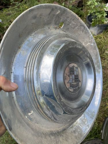 1949 1950??? cadillac sombrero hubcap