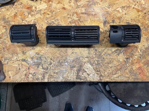 Bmw z3. dash vent set