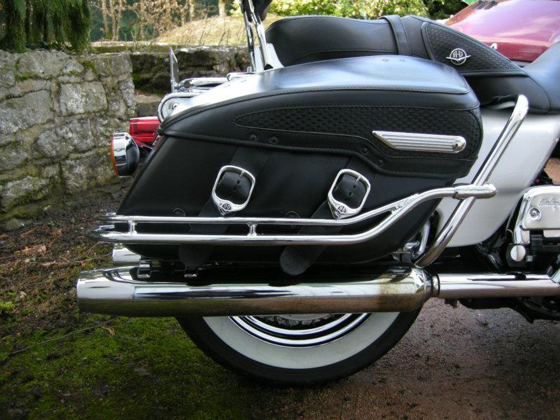 Nostalgic saddlebag guard rails for harley road king classic 