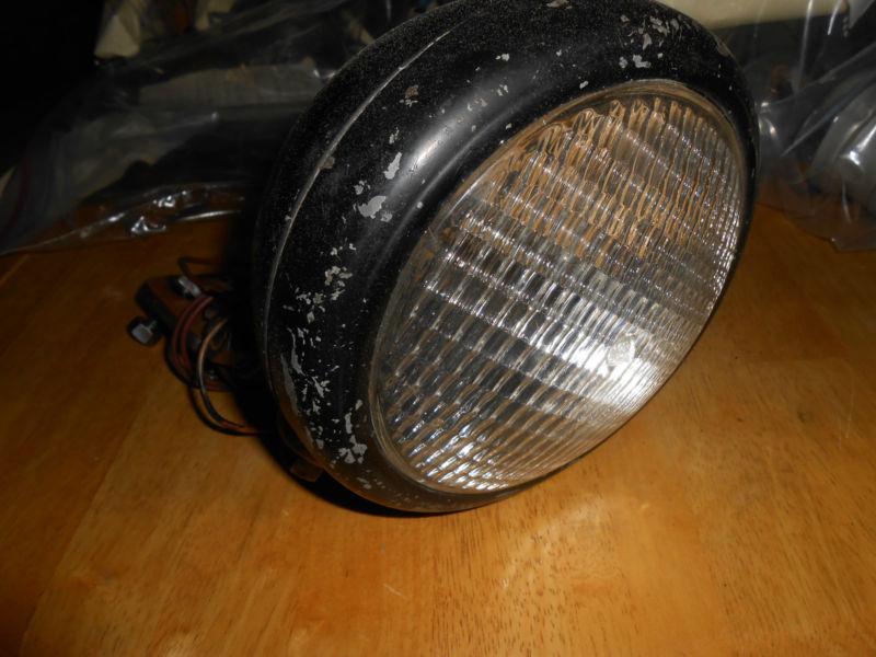 Vintage auto lamp, yankee clipper model w/bracket mounting