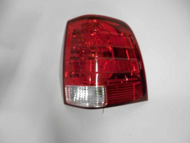 03 04 05 06 ford expedition oem right tail light nice!