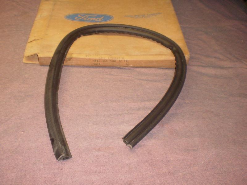 Ford 83,88 ranger cowl panel upper seal orig. ford nos